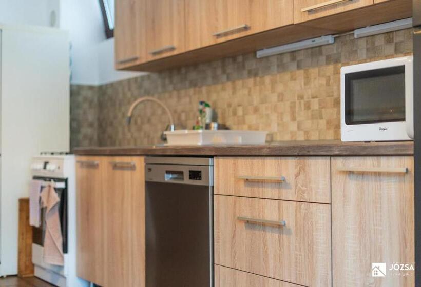 膳宿费 Józsa Vendégház