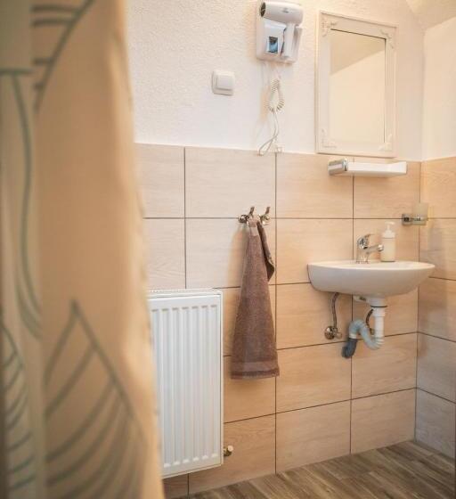 膳宿费 Józsa Vendégház