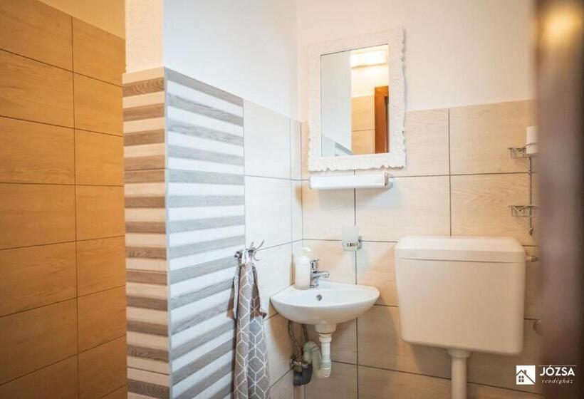 膳宿费 Józsa Vendégház