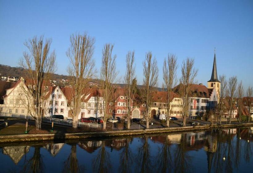 펜션 Maindrei Schlafen Am Fluss