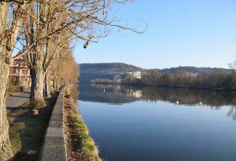 펜션 Maindrei Schlafen Am Fluss