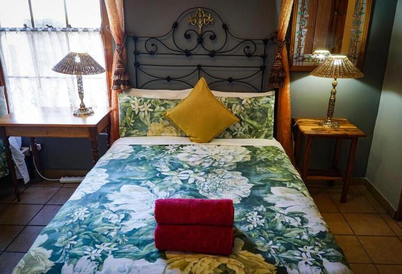 پانسیون Outentique Accommodation