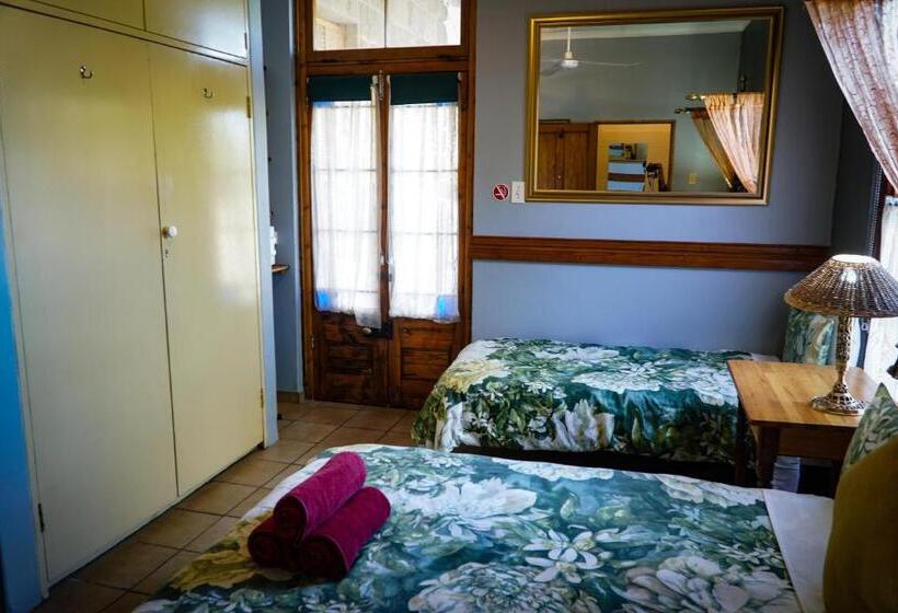 پانسیون Outentique Accommodation