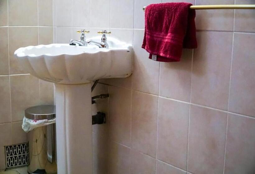 پانسیون Outentique Accommodation