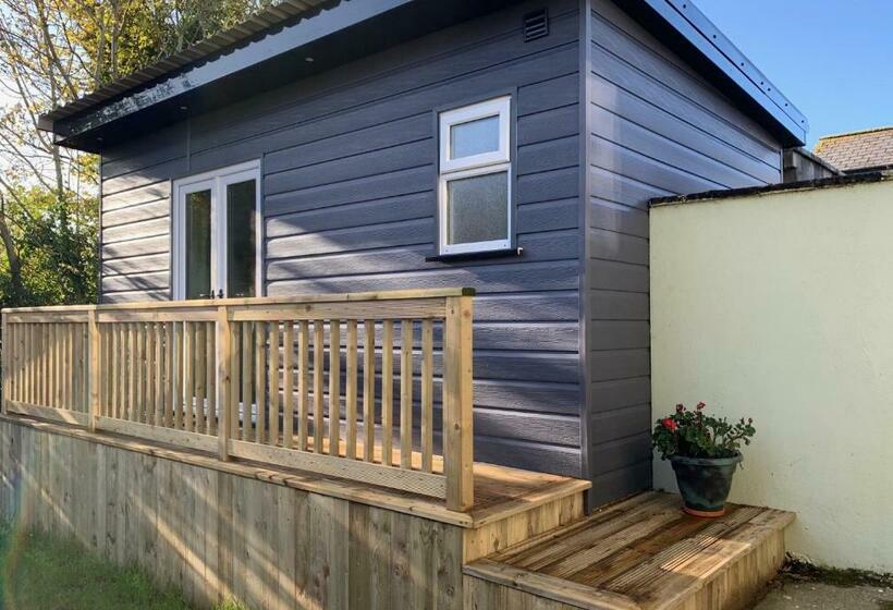 بنسيون The Garden Room