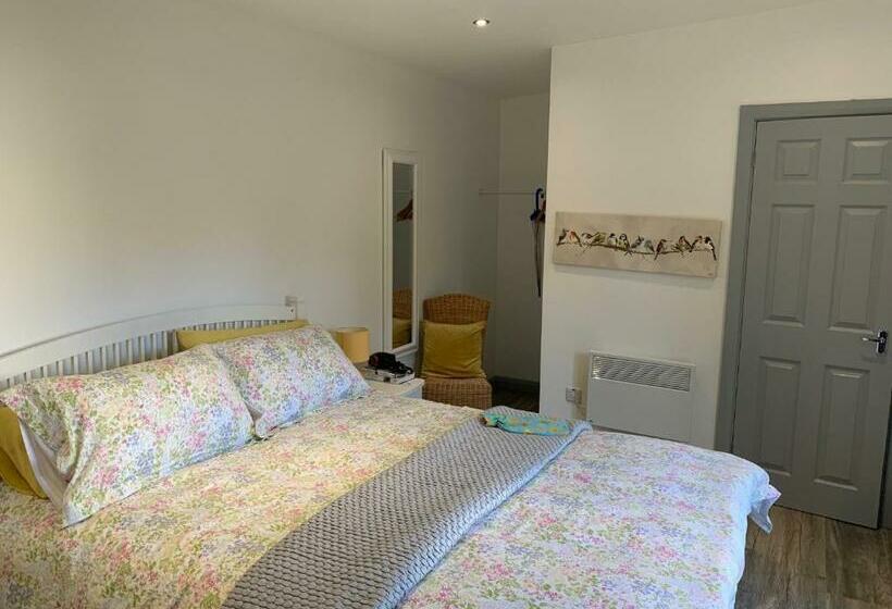 بنسيون The Garden Room