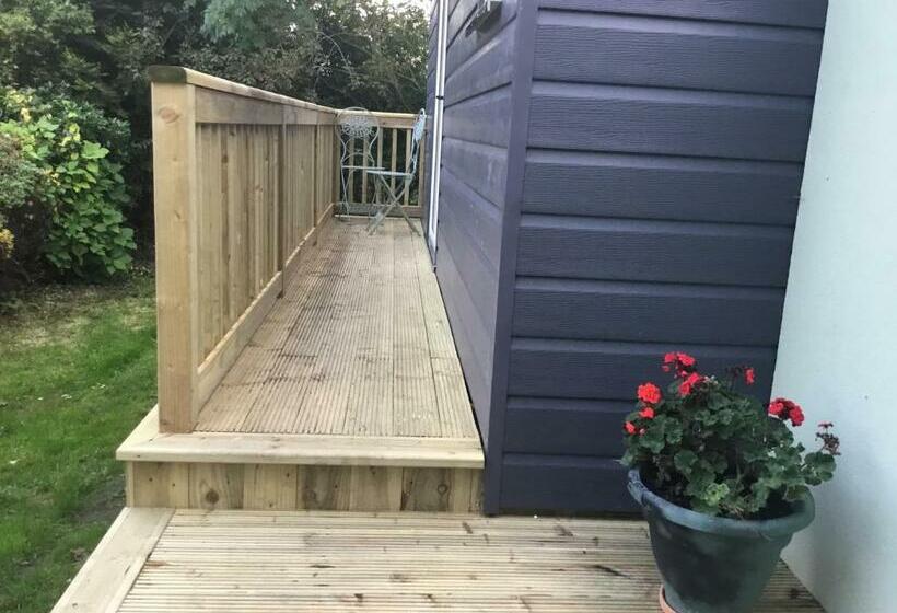 بنسيون The Garden Room