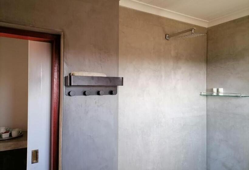 ペンション Tzamenkomst River Lodge