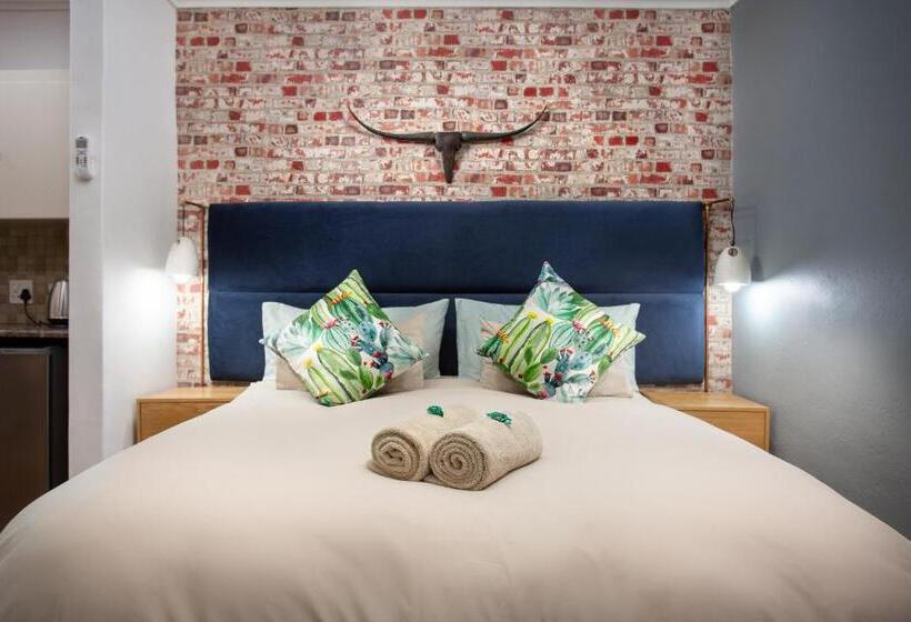 ペンション Tzamenkomst River Lodge