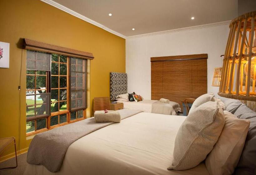 ペンション Tzamenkomst River Lodge