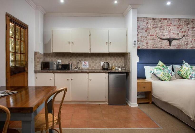 ペンション Tzamenkomst River Lodge