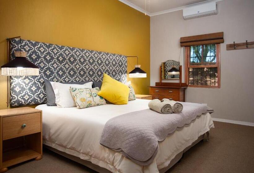 ペンション Tzamenkomst River Lodge