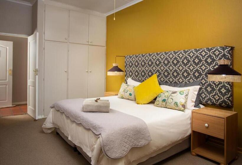 ペンション Tzamenkomst River Lodge