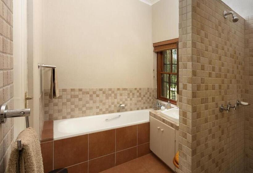 ペンション Tzamenkomst River Lodge