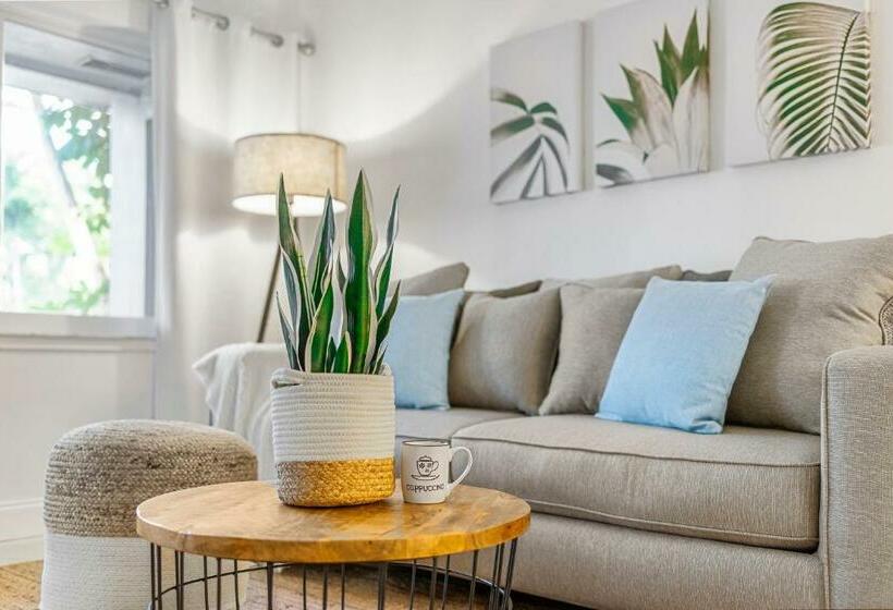 Alani Bay Premium Condos