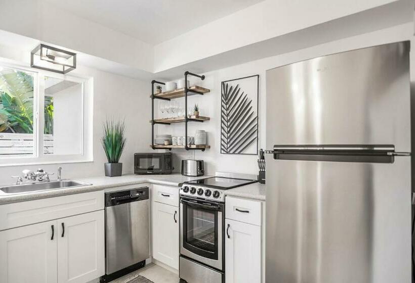 Alani Bay Premium Condos