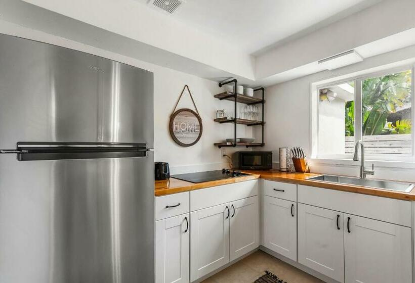 Alani Bay Premium Condos