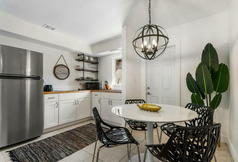 Alani Bay Premium Condos