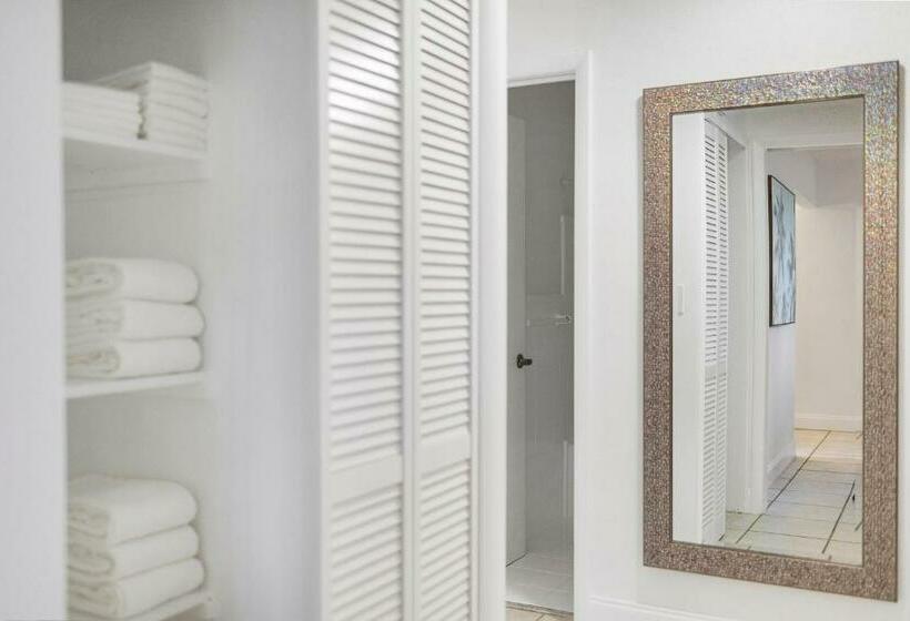 Alani Bay Premium Condos