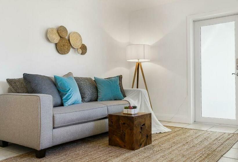 Alani Bay Premium Condos