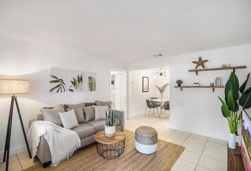 Alani Bay Premium Condos