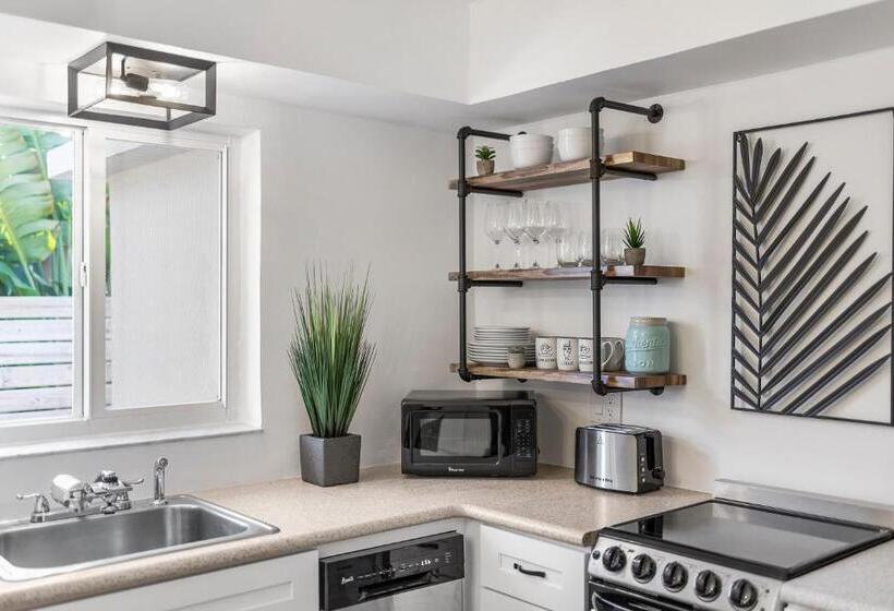 Alani Bay Premium Condos