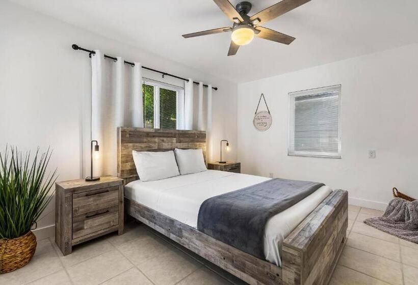 Alani Bay Premium Condos