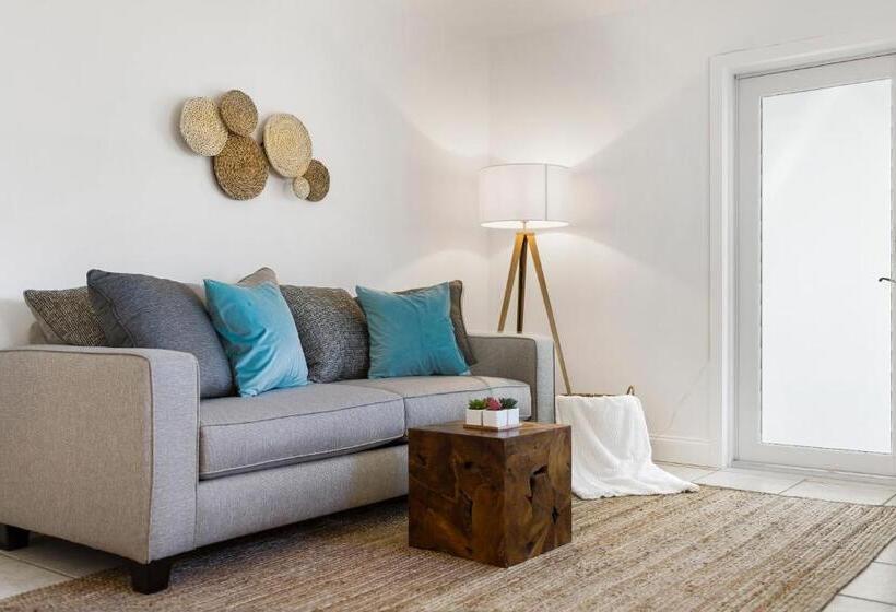 Alani Bay Premium Condos