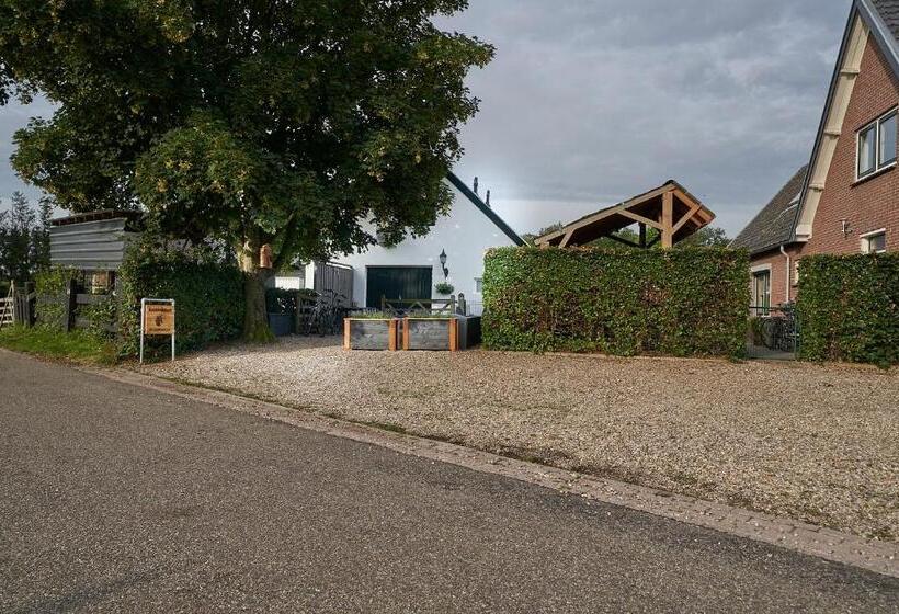 تختخواب و صبحانه B B Huize Hooijer