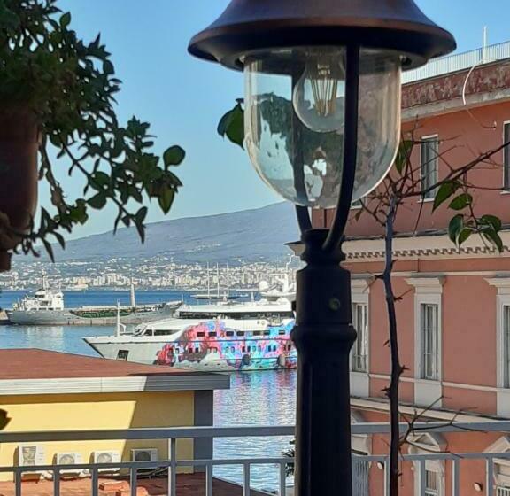 تختخواب و صبحانه La Terrazza Sul Porto