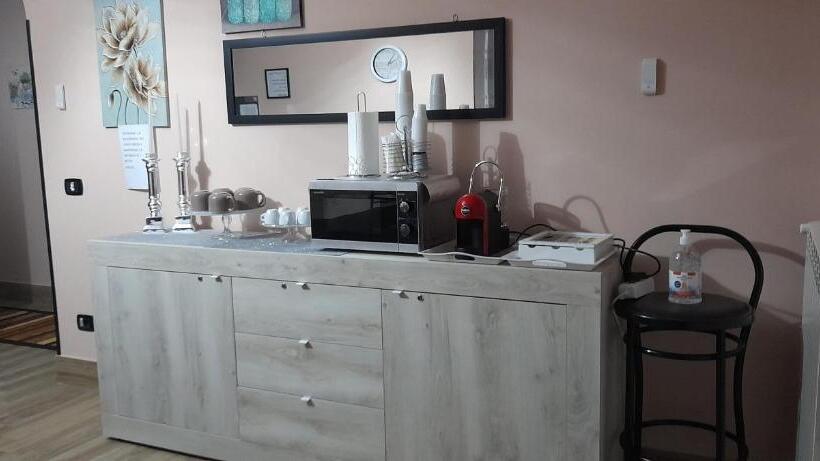 تختخواب و صبحانه Lilium