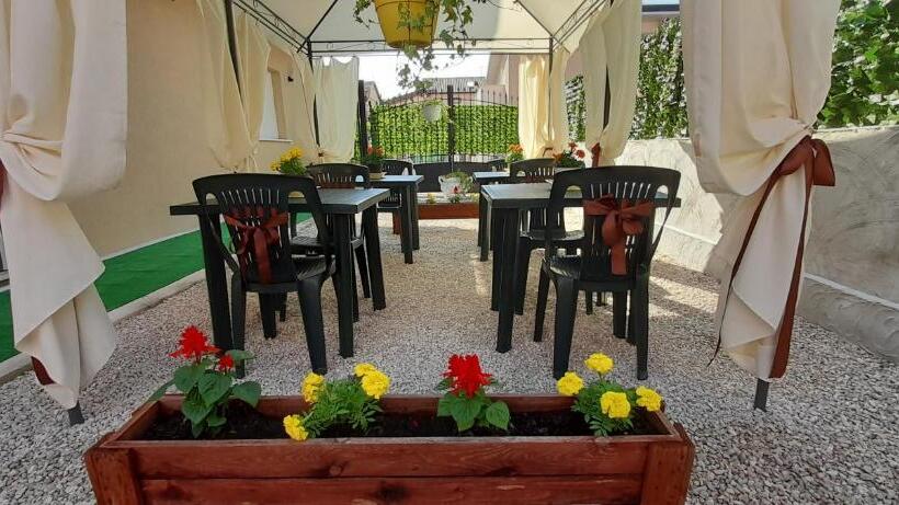 تختخواب و صبحانه Lilium