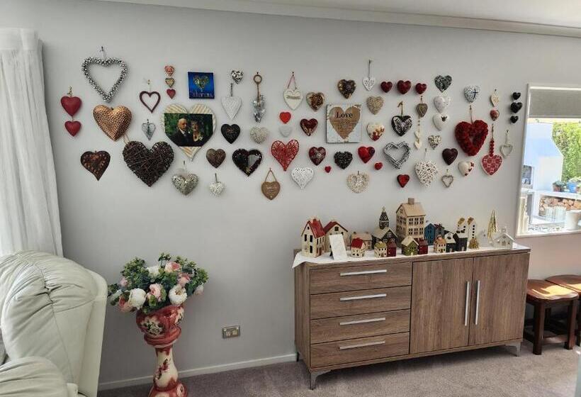 تختخواب و صبحانه Penrodbnb Shared Home