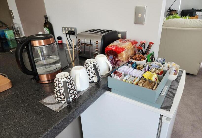 تختخواب و صبحانه Penrodbnb Shared Home