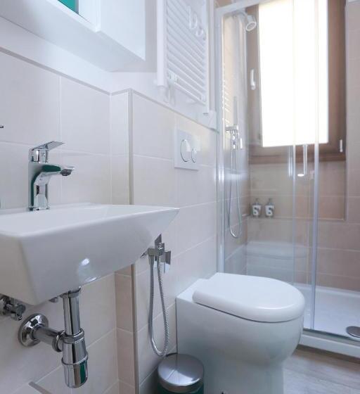 تختخواب و صبحانه Residenza Leone