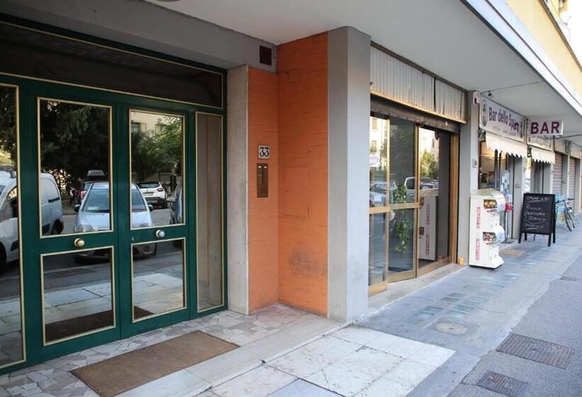 تختخواب و صبحانه Residenza Leone