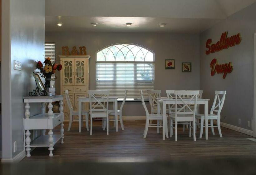 مبيت وإفطار Swallow Cove