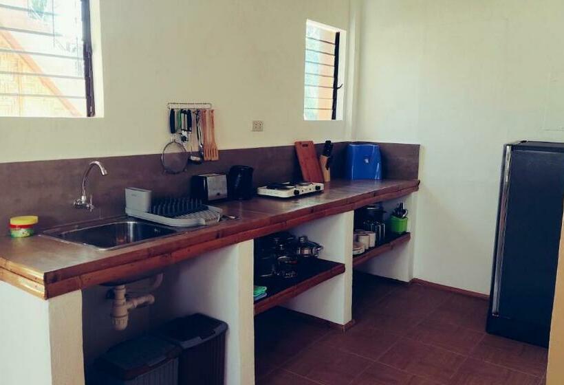 فندق Anahaw Seaside Inn