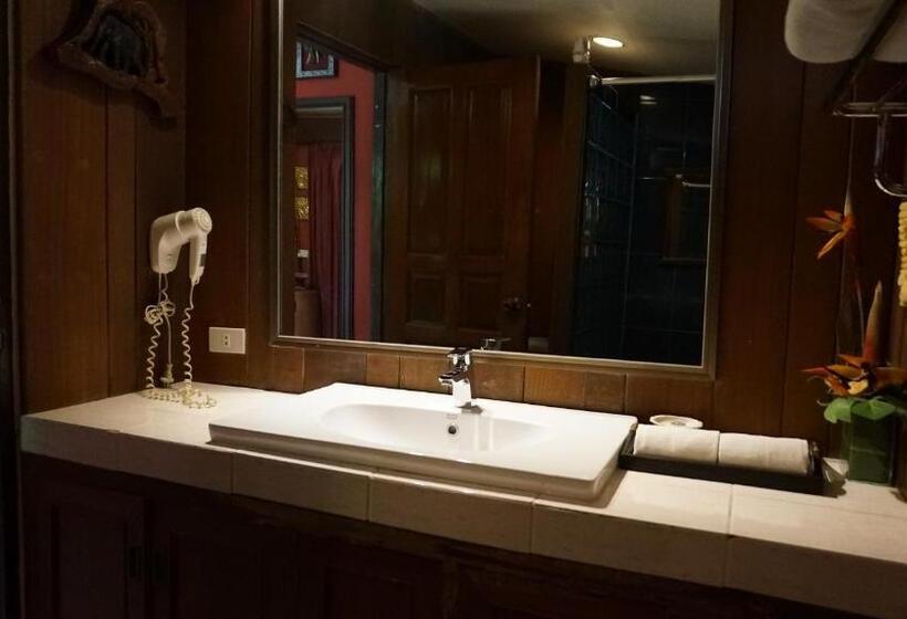 Отель Leprive Resort