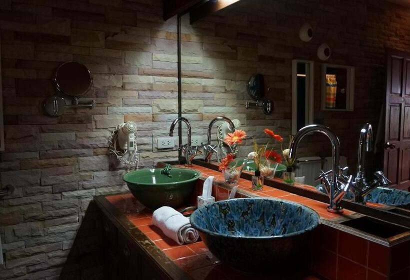 Отель Leprive Resort