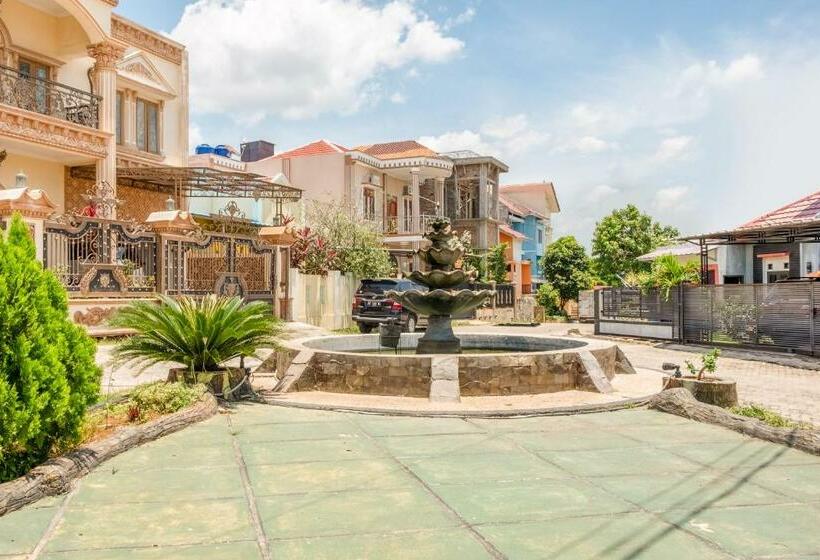 فندق Oyo 3046 Homestay Syariah Imah