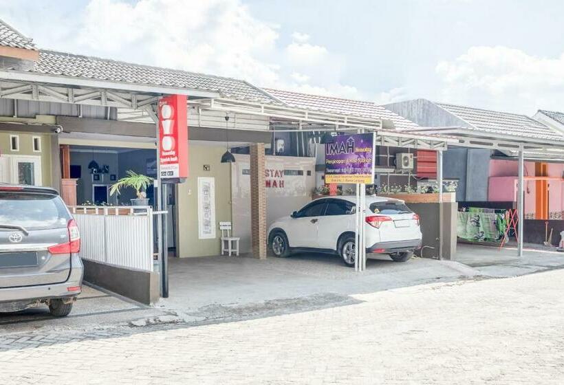 فندق Oyo 3046 Homestay Syariah Imah