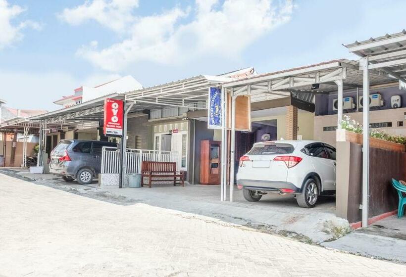 فندق Oyo 3046 Homestay Syariah Imah