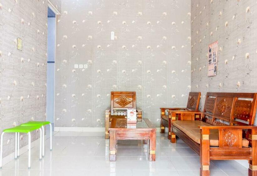 فندق Oyo 3046 Homestay Syariah Imah