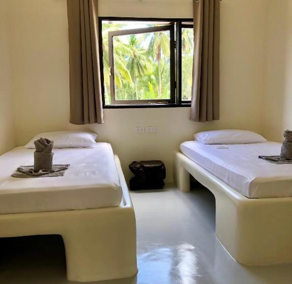 هتل Parrots Boutique Resort