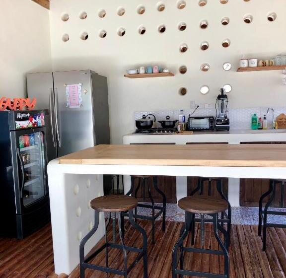 هتل Parrots Boutique Resort