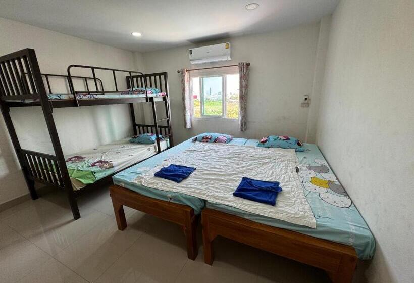 פנסיון Boom Inn