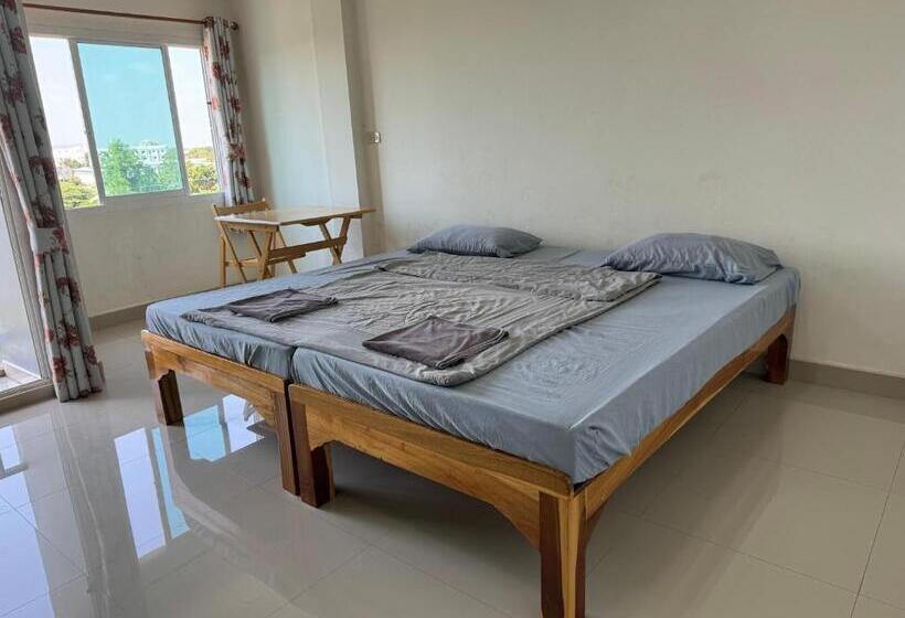 פנסיון Boom Inn