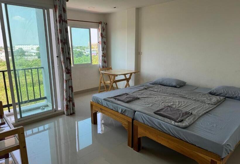 פנסיון Boom Inn