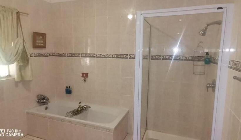 פנסיון Hadassa Guest House